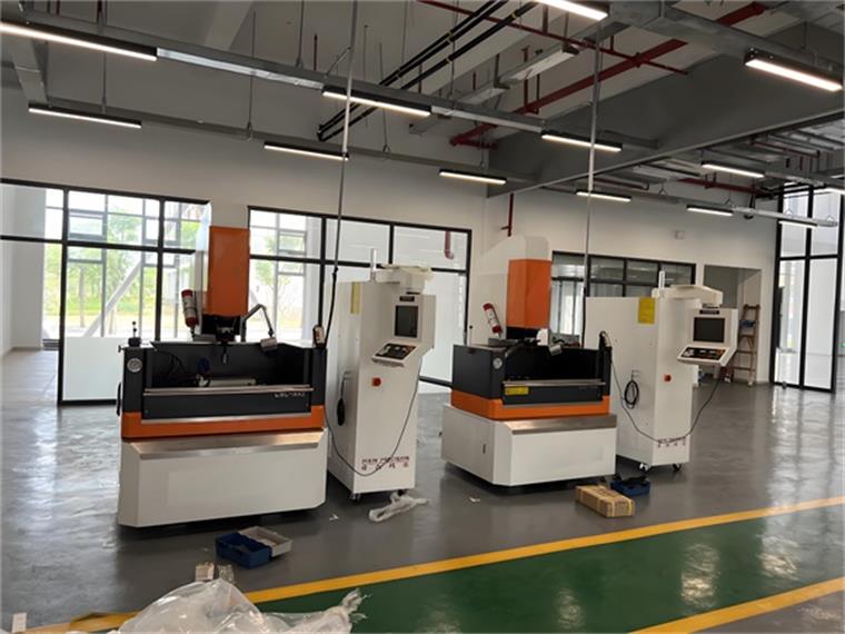 高精度直流火花机，助力精密零件加工零误差