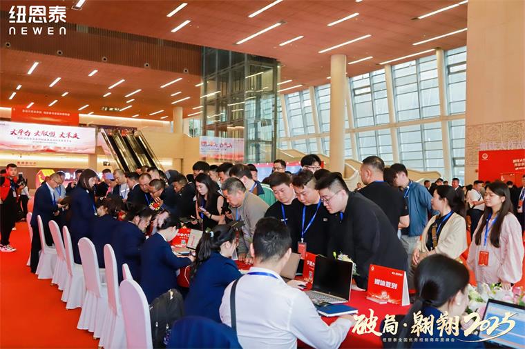 纽恩泰2025全国优秀经销商年度峰会：德国莱茵认证+AI智擎Pro，空气能市场要变天！