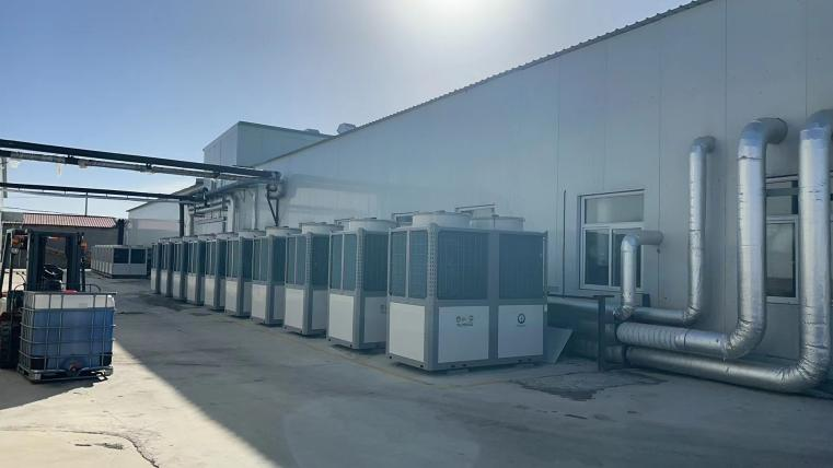 纽恩泰空气能赋能农业现代化:大棚蘑菇万平采暖项目大获成功