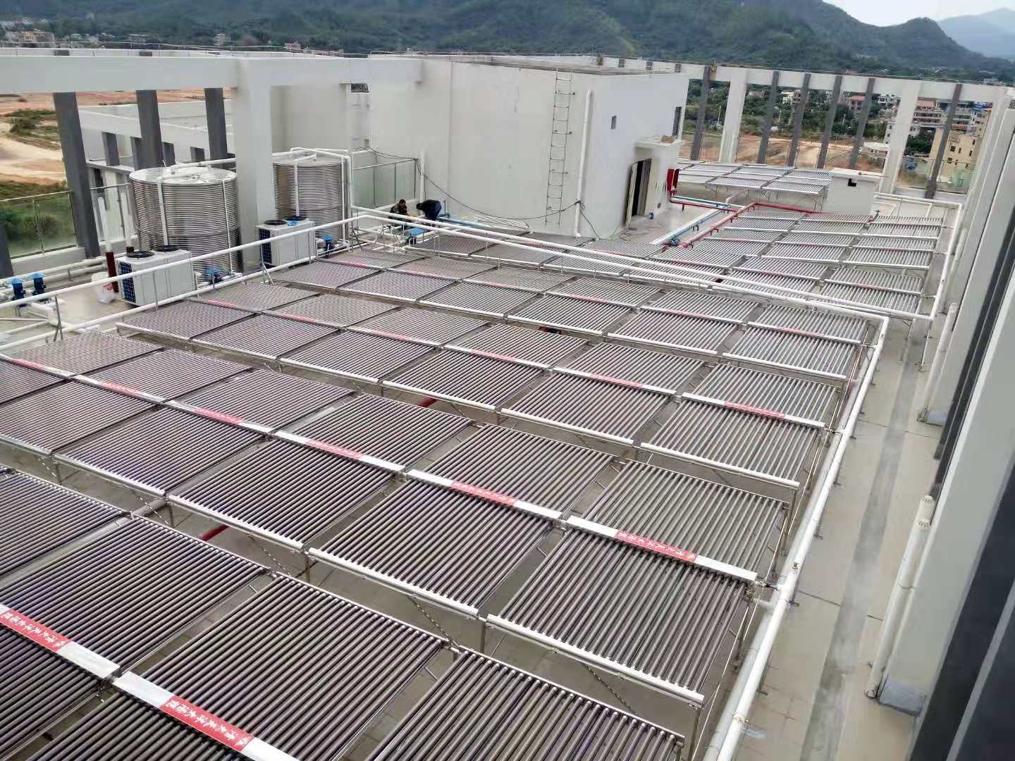 同样做太阳能热水工程，惠州各家工厂差距到底在哪？