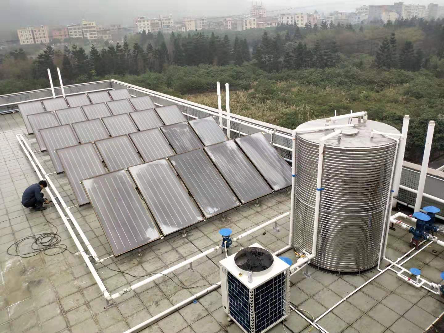 找惠州太阳能热水器工厂，重点考察产能还是工程案例？